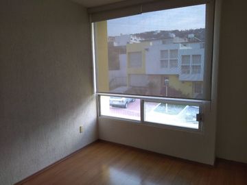 Venta de Casa en Los Olvera: Fracc. Luz María, 3 Recamaras, Equipada!