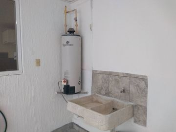 Venta de Casa en Los Olvera: Fracc. Luz María, 3 Recamaras, Equipada!