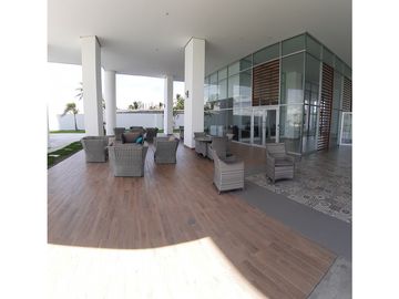 Beauty on the Beach! 2 Bed Beach Front Condo