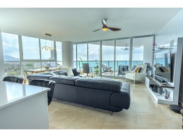 Beauty on the Beach! 2 Bed Beach Front Condo