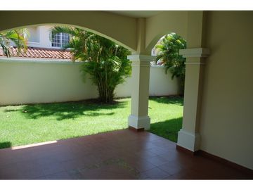 Venta de Super  Amplia y Hermosa Casa  Zonas Privada 369  mts2