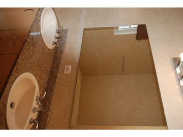 Venta de Super  Amplia y Hermosa Casa  Zonas Privada 369  mts2