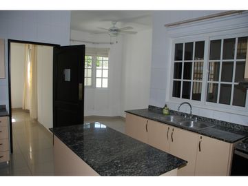 Venta de Super  Amplia y Hermosa Casa  Zonas Privada 369  mts2