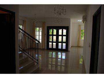 Venta de Super  Amplia y Hermosa Casa  Zonas Privada 369  mts2