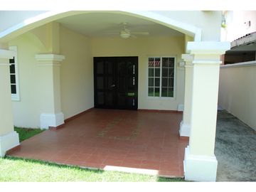 Venta de Super  Amplia y Hermosa Casa  Zonas Privada 369  mts2