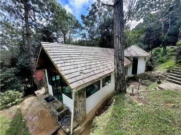 OPORTUNIDAD! Se Vende Casa en Altos del Maria en Zona Alta
