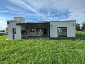 Casa en venta en Tristan Suarez