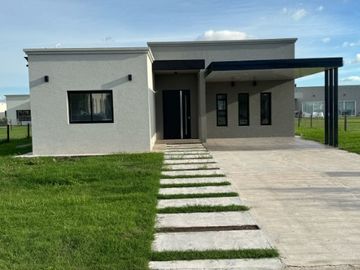 Casa en venta en Tristan Suarez