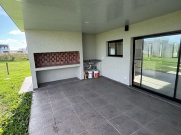 Casa en venta en Tristan Suarez