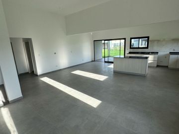 Casa en venta en Tristan Suarez