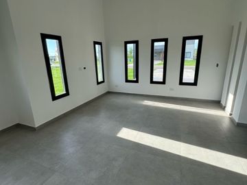 Casa en venta en Tristan Suarez