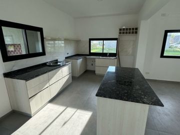 Casa en venta en Tristan Suarez