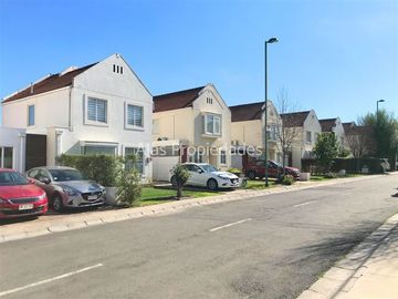 Casa en Venta en Quebrada de Macul | Casa en Venta (3H3B) | Peñalolén | Alas Propiedades