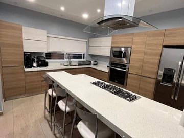 Residencia de Lujo en Valle Poniente