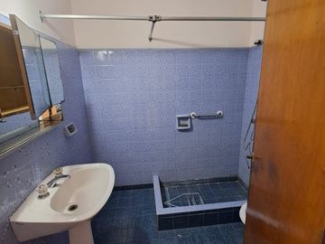Casa PH en venta en Lanus Oeste