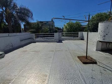 Casa PH en venta en Lanus Oeste