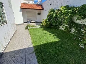 Casa PH en venta en Lanus Oeste