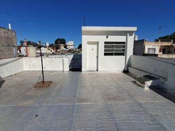 Casa PH en venta en Lanus Oeste