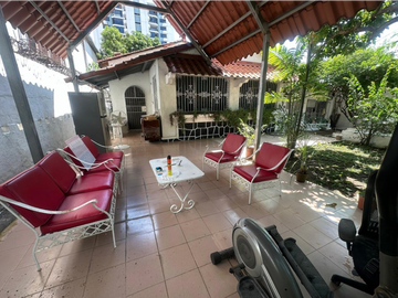 SE VENDE CASA CON TERRENO EN COCO DEL MAR