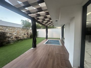 Casa en venta con amenidades,  alta plusvalía en Temozón Norte, Mérida