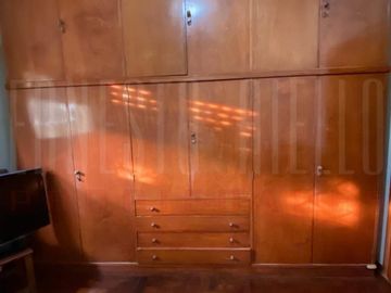 VENTA CASA DE 3 AMBIENTES CON COCHERA, GALERIA Y PARQUE EN EZPELETA ESTE