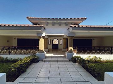 Hermosa Casa en la arbide