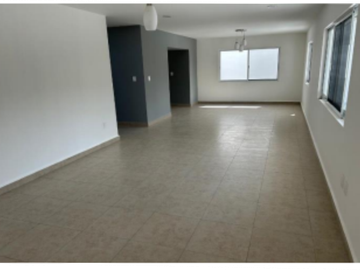 Excelente casa en Gran Jardin
