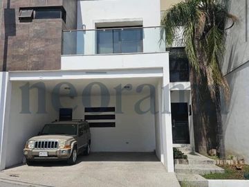 Casa en Venta en Zona Colinas de San Jerónimo, Monterrey N.L