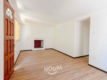 CASA EN SECTOR RESIDENCIAL CON AMPLIO PATIO