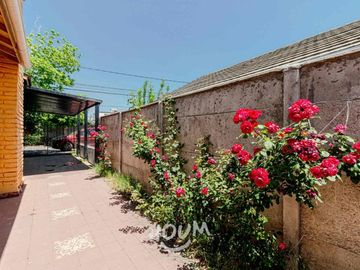 CASA EN SECTOR RESIDENCIAL CON AMPLIO PATIO