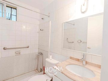 CASA EN SECTOR RESIDENCIAL CON AMPLIO PATIO