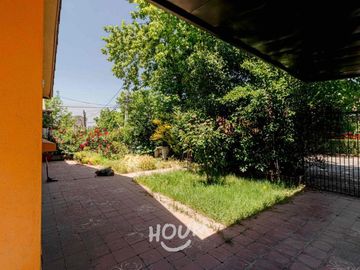 CASA EN SECTOR RESIDENCIAL CON AMPLIO PATIO