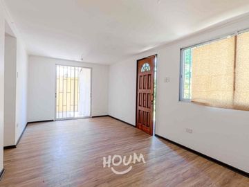 CASA EN SECTOR RESIDENCIAL CON AMPLIO PATIO
