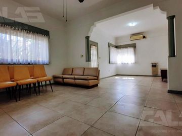 PH casa 4 ambientes con patio, 3 dormitorios  - Moron