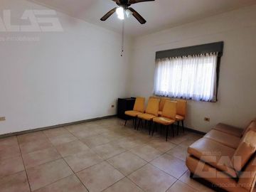 PH casa 4 ambientes con patio, 3 dormitorios  - Moron