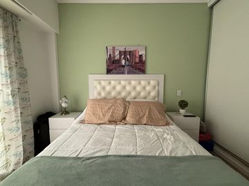 Venta luminoso departamento de 3 ambientes con amplio patio en Flores