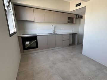 Espectacular departamento de 4 ambientes con dependencia y cochera doble!!