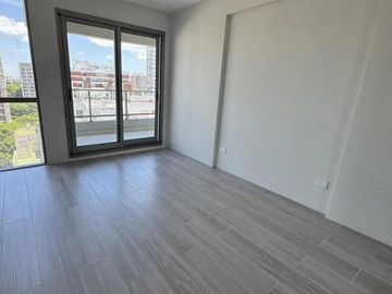 Espectacular departamento de 4 ambientes con dependencia y cochera doble!!