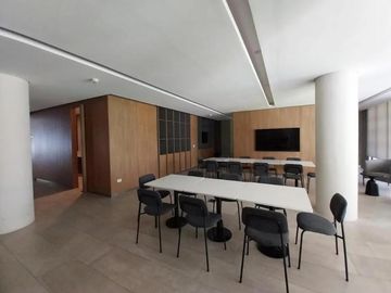 Espectacular departamento de 4 ambientes con dependencia y cochera doble!!