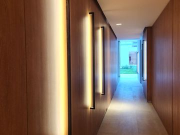 Espectacular departamento de 4 ambientes con dependencia y cochera doble!!
