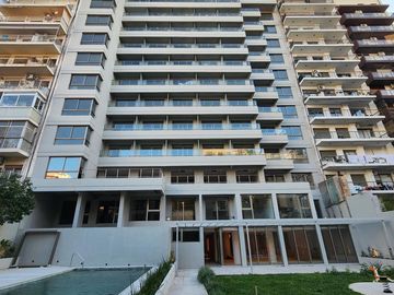 Espectacular departamento de 4 ambientes con dependencia y cochera doble!!