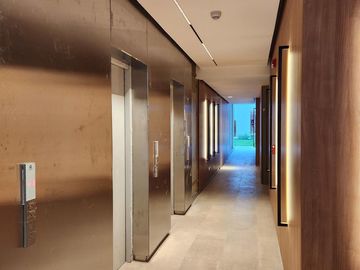 Espectacular departamento de 4 ambientes con dependencia y cochera doble!!
