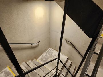 Espectacular departamento de 4 ambientes con dependencia y cochera doble!!