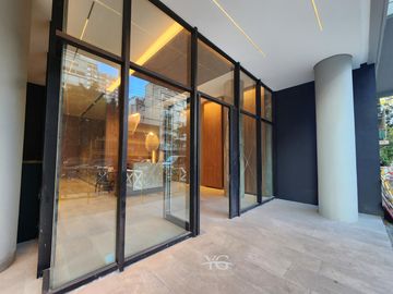 Espectacular departamento de 4 ambientes con dependencia y cochera doble!!