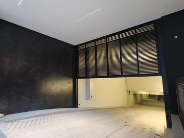 Espectacular departamento de 4 ambientes con dependencia y cochera doble!!