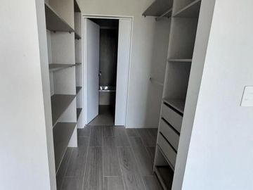 Espectacular departamento de 4 ambientes con dependencia y cochera doble!!