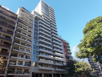 Espectacular departamento de 4 ambientes con dependencia y cochera doble!!