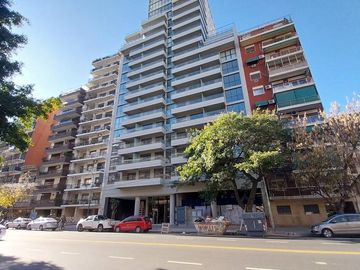 Espectacular departamento de 4 ambientes con dependencia y cochera doble!!
