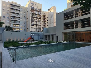 Espectacular departamento de 4 ambientes con dependencia y cochera doble!!