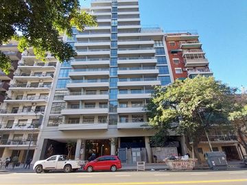 Espectacular departamento de 4 ambientes con dependencia y cochera doble!!